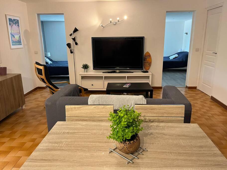 Bas De Villa 70M2 Independant Avec Espace Jacuzzi Prive Le Lavandou Eksteriør bilde